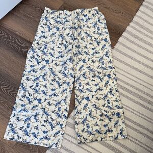 A new day, Floral Blue & White wide leg Pants with pockets. Size large.